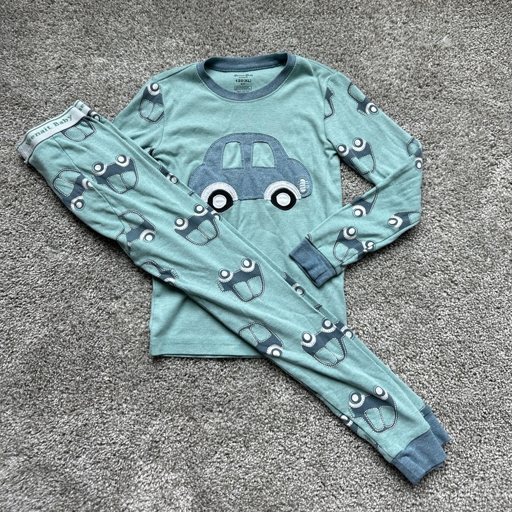 Boy Pajamas in size 6-7 T